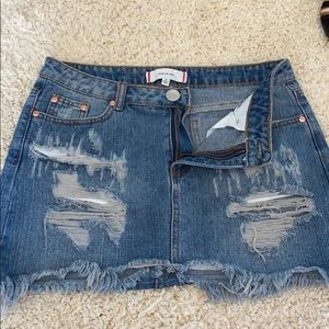 signature eight ripped denim jean skirt M